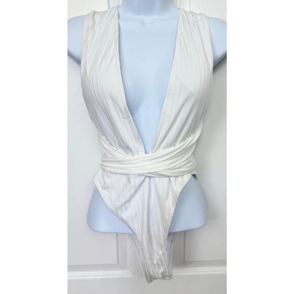 Shein New white medium one piece sexy criss cross back tie waistime v cut front - Picture 4 of 4